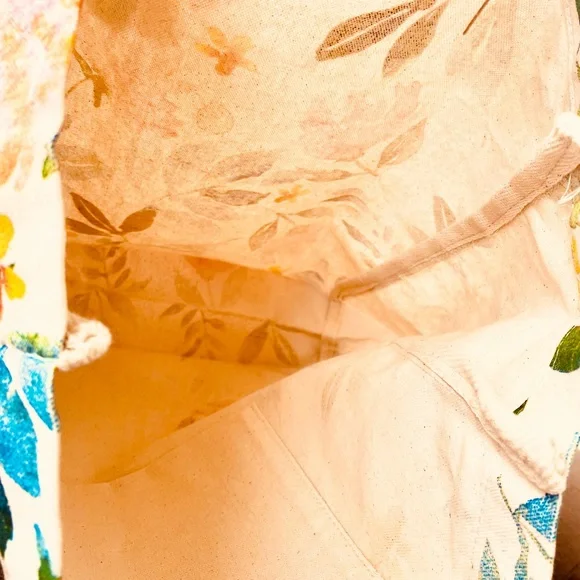 🎁Sold🎁Ecco lo  Gorgeous Floral Canvas Pompom  Shopping Tote bag.Made in India - Picture 3 of 9